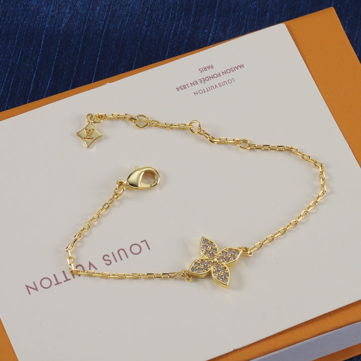 Luxury Clover Brass Full Diamond Necklace
