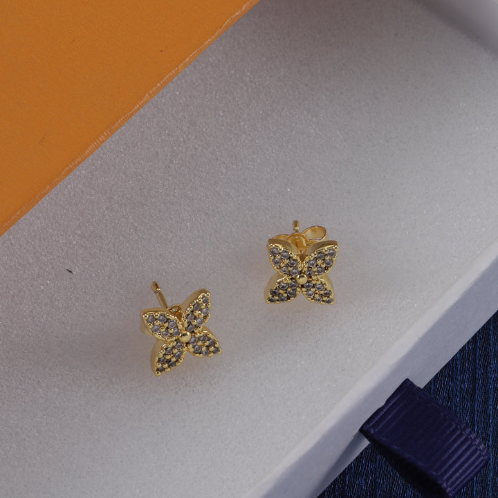 Luxury Clover Brass Full Diamond Necklace