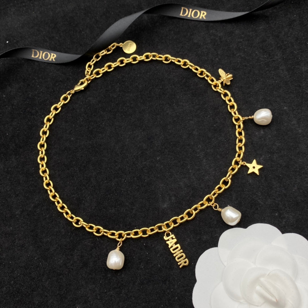New Alphabet Bee Pearl Air Necklace