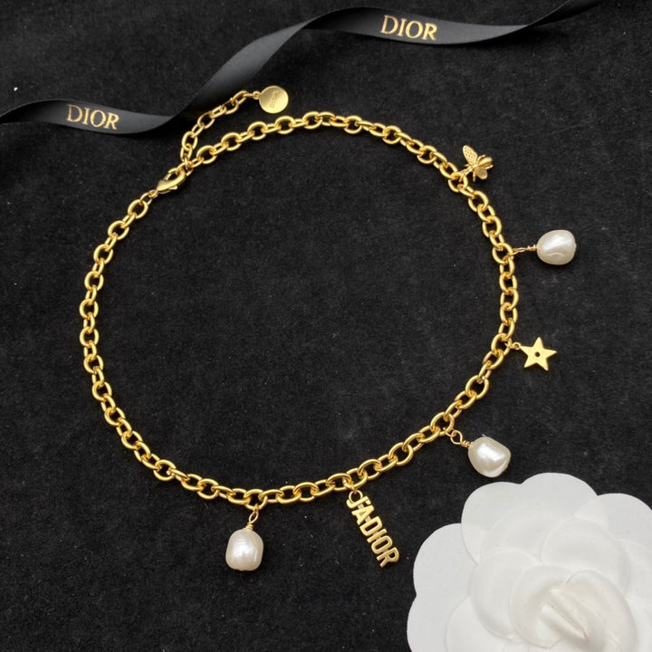 New Alphabet Bee Pearl Air Necklace