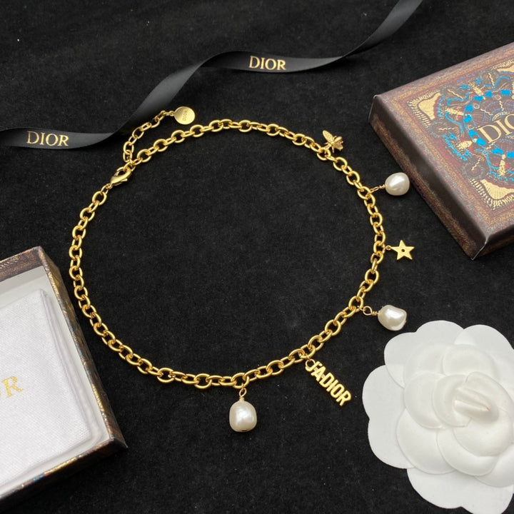 New Alphabet Bee Pearl Air Necklace