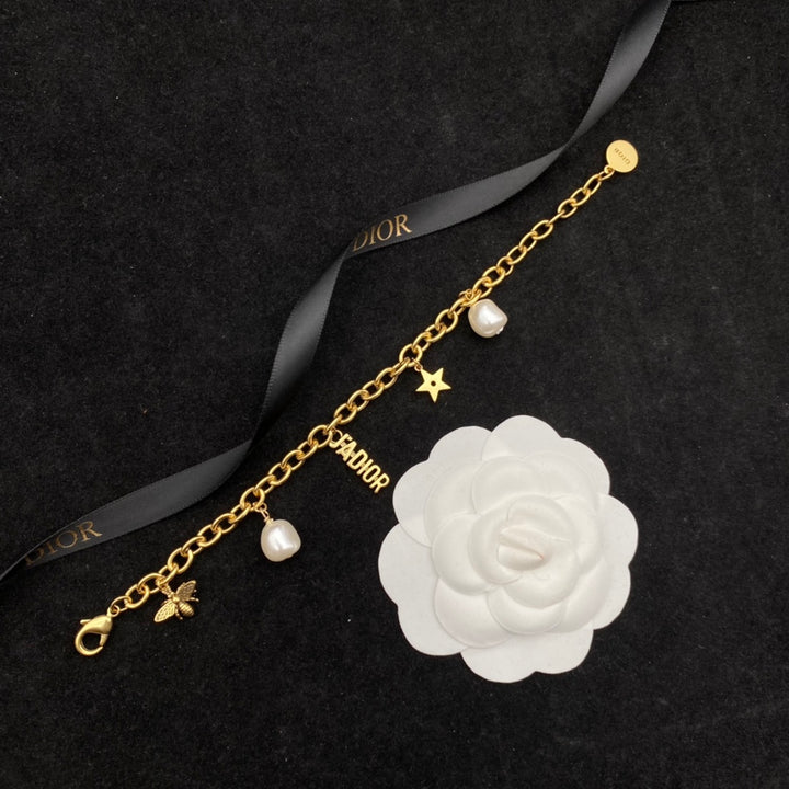 New Alphabet Bee Pearl Air Necklace