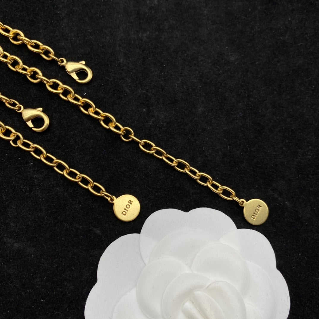 New Alphabet Bee Pearl Air Necklace