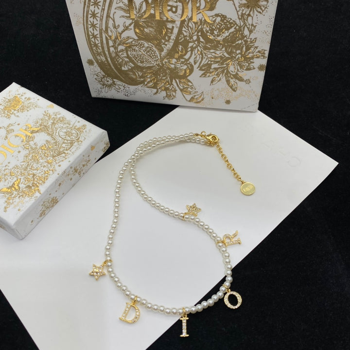New Alphabet Bee Pearl Air Necklace