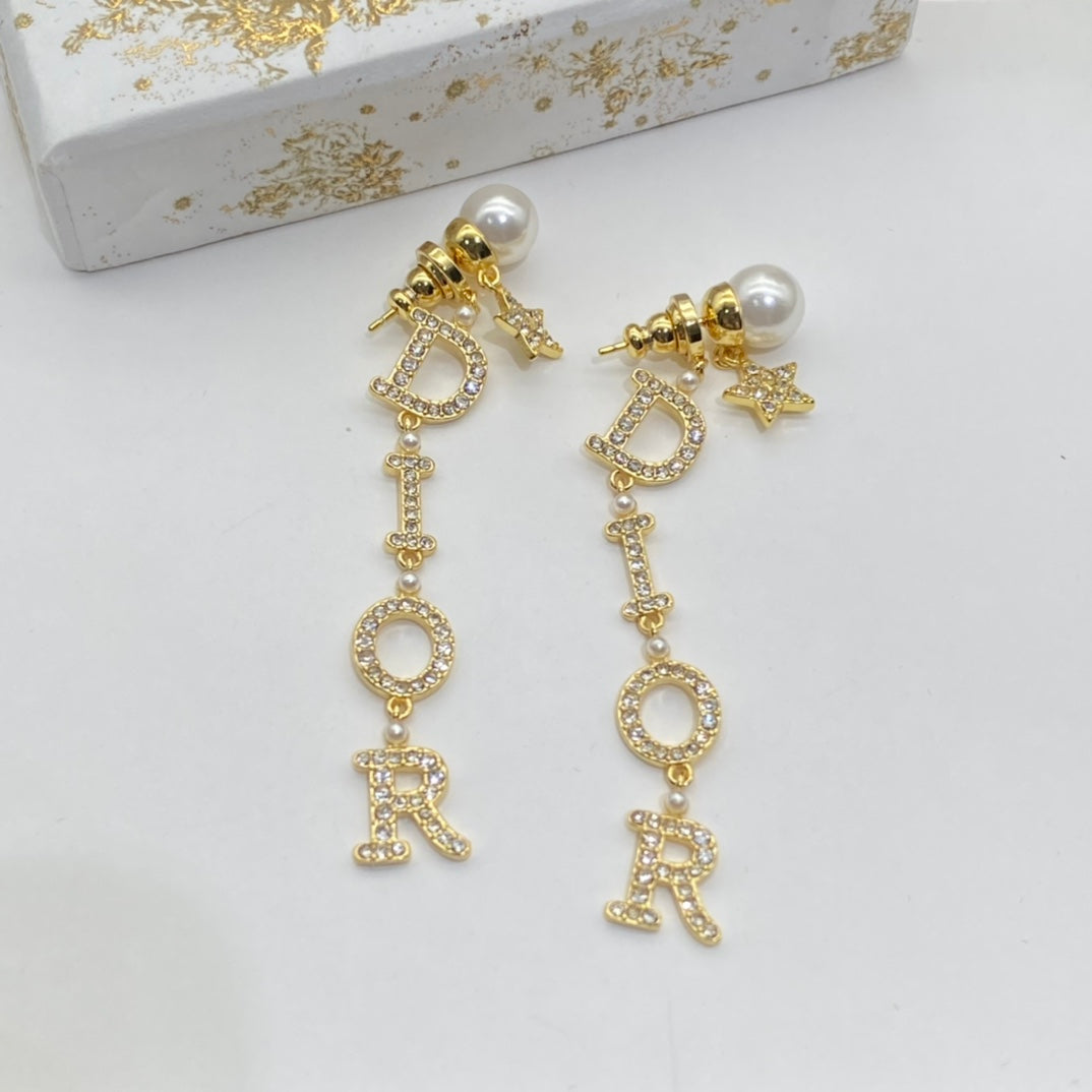 New Alphabet Bee Pearl Air Necklace