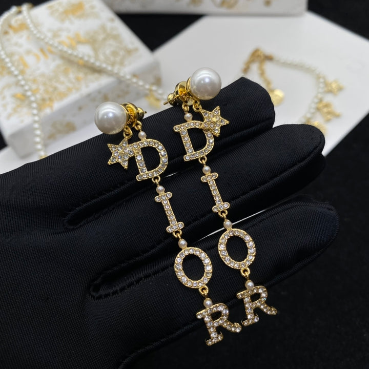 New Alphabet Bee Pearl Air Necklace