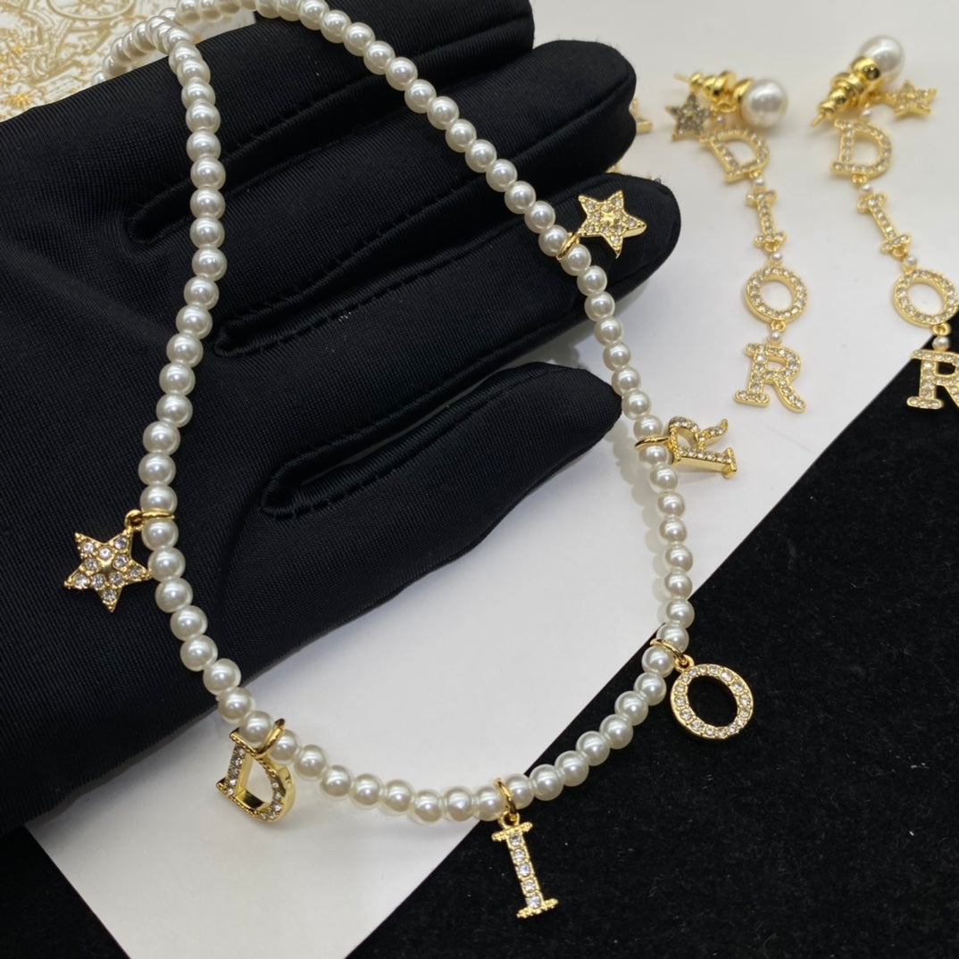 New Alphabet Bee Pearl Air Necklace