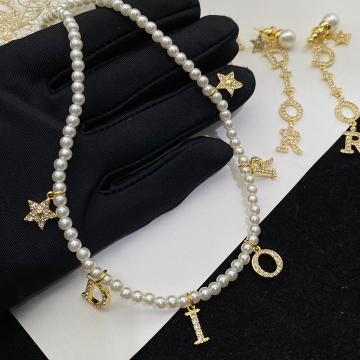 New Alphabet Bee Pearl Air Necklace