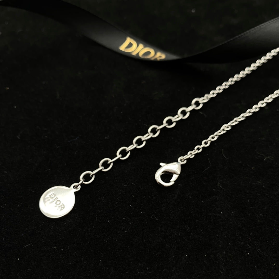 Heart Shape Flower Pendant Necklace