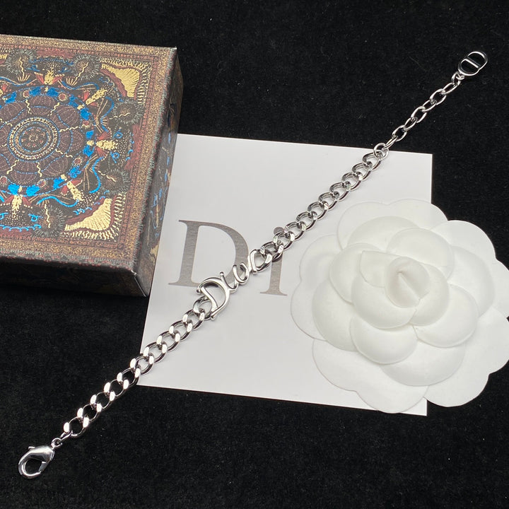 Charming Link Jewelry
