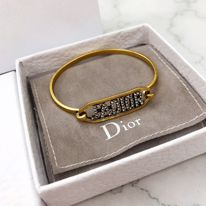 Delicate gold bracelet