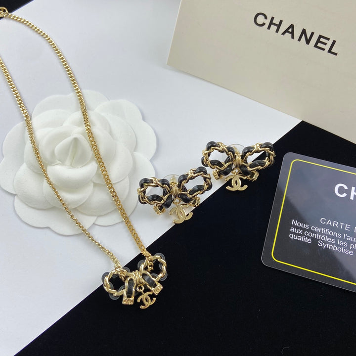 Elegant Bow-Charm Necklace