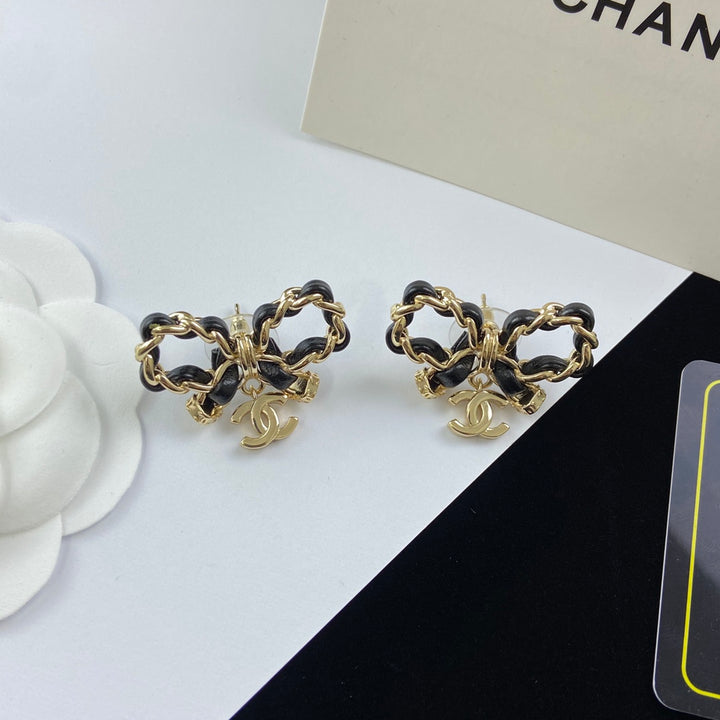 Elegant Bow-Charm Necklace