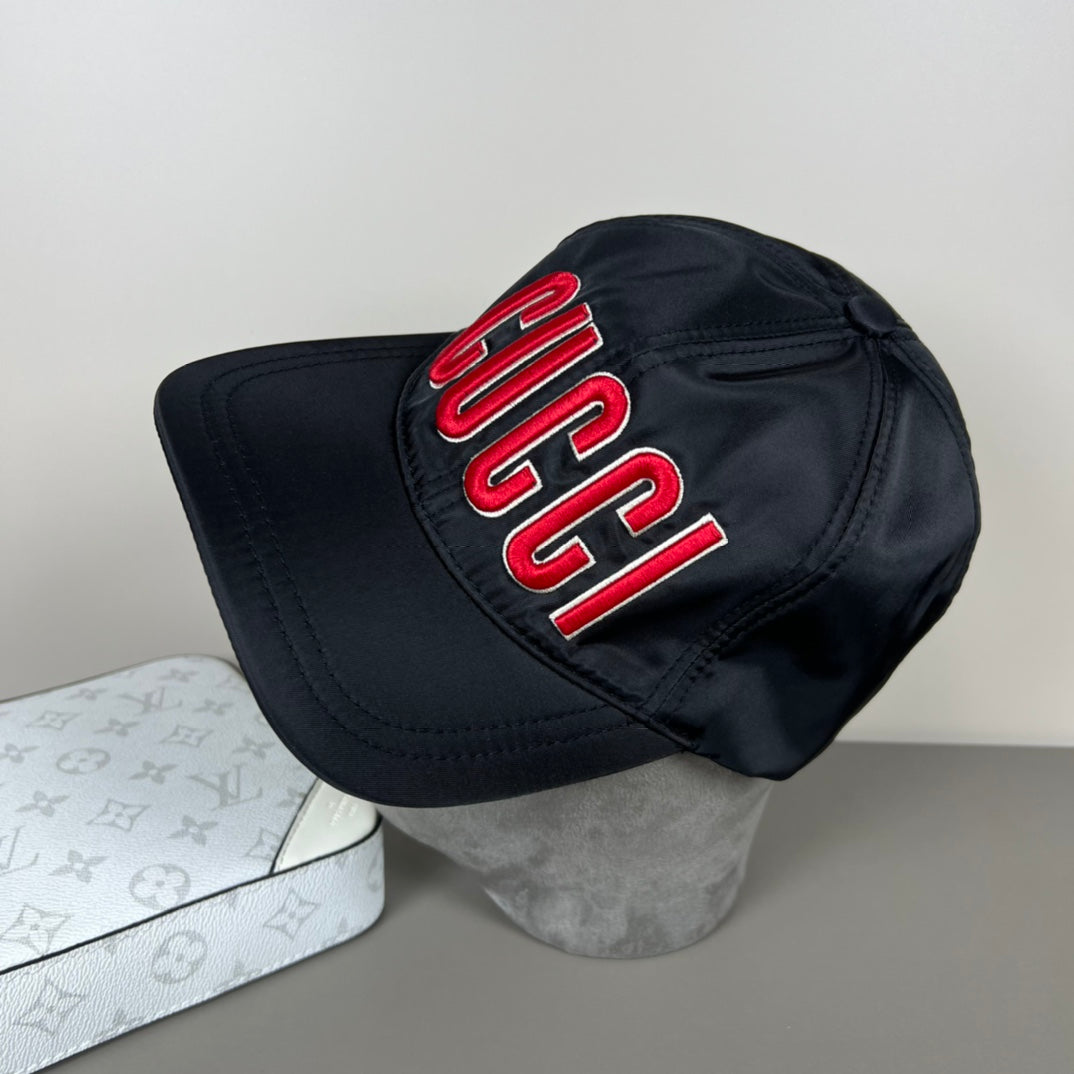 GG embroidered baseball cap