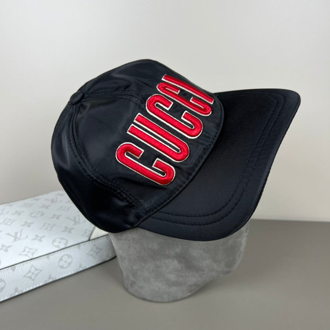 GG embroidered baseball cap