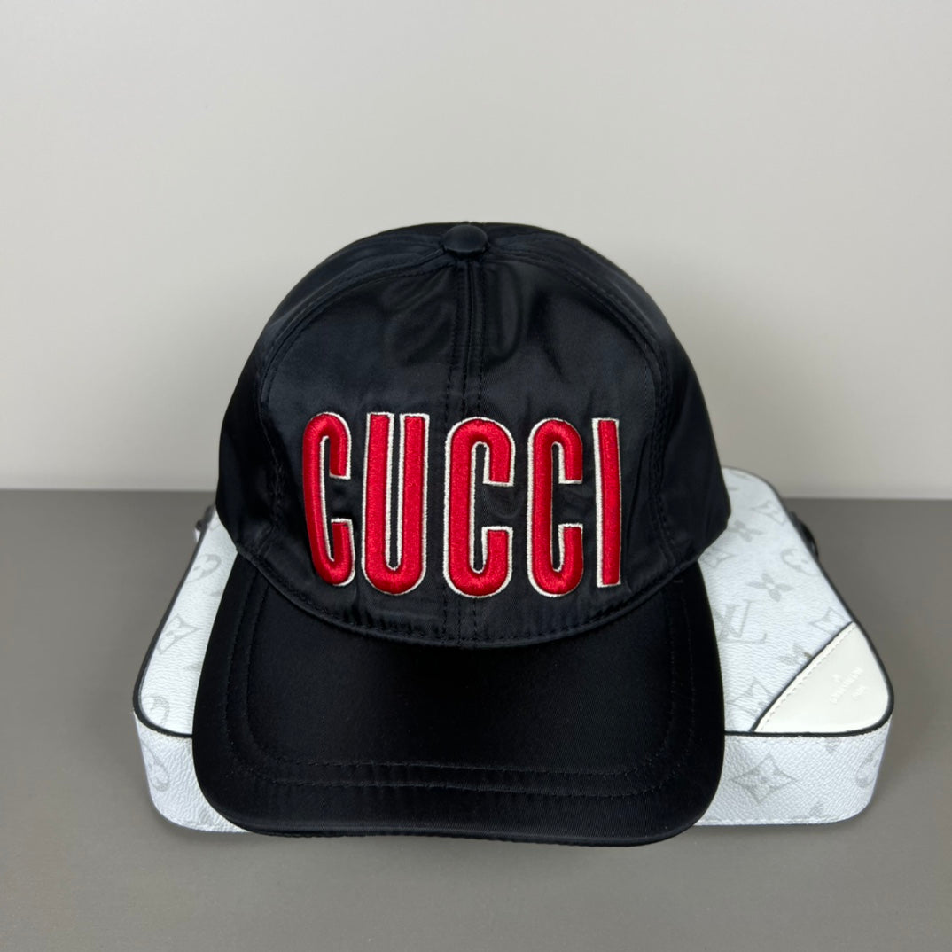 GG embroidered baseball cap