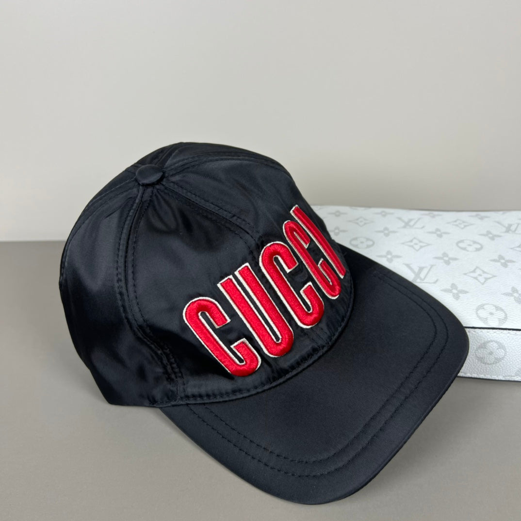 GG embroidered baseball cap