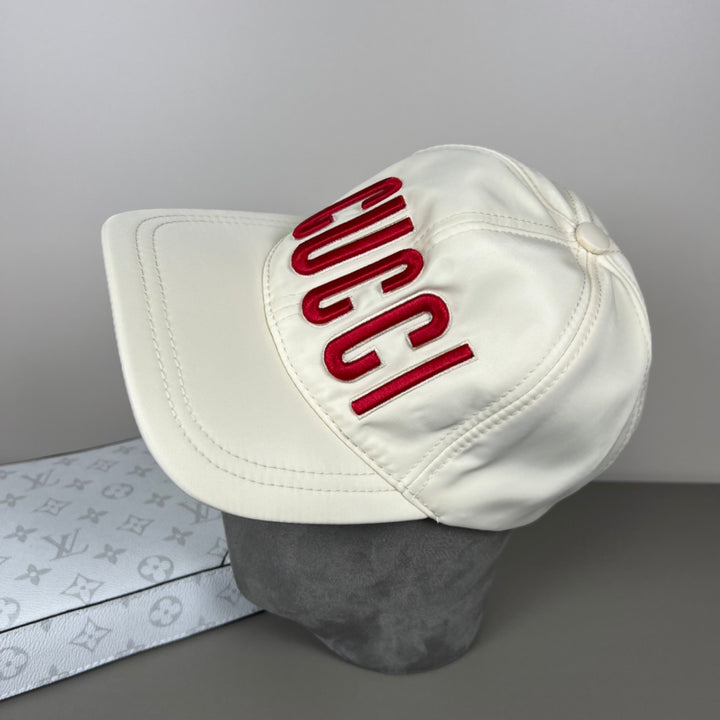 GG embroidered baseball cap
