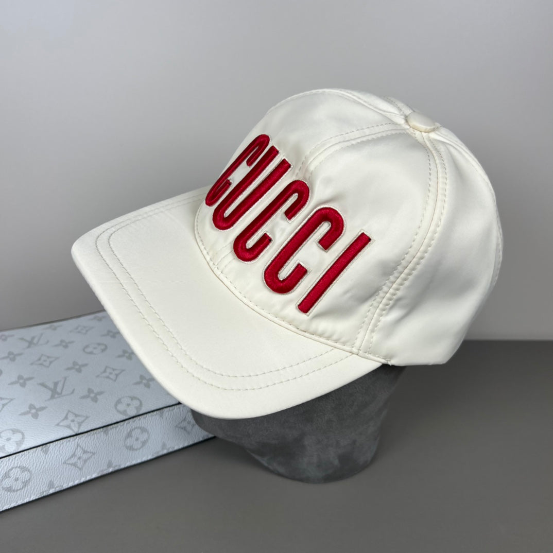 GG embroidered baseball cap