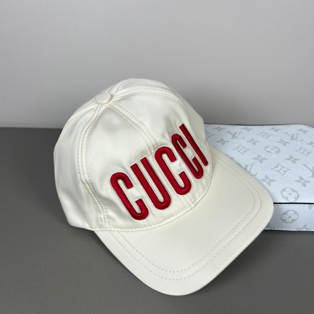 GG embroidered baseball cap