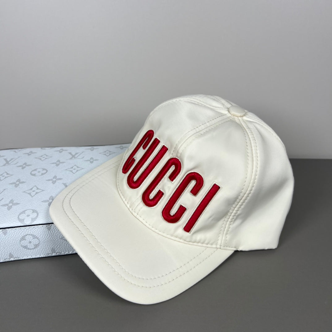 GG embroidered baseball cap