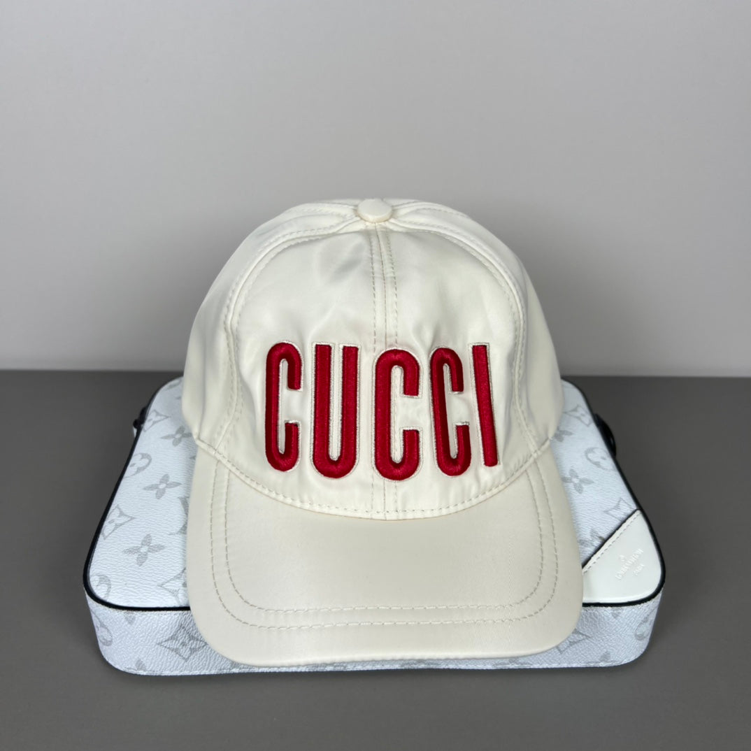 GG embroidered baseball cap