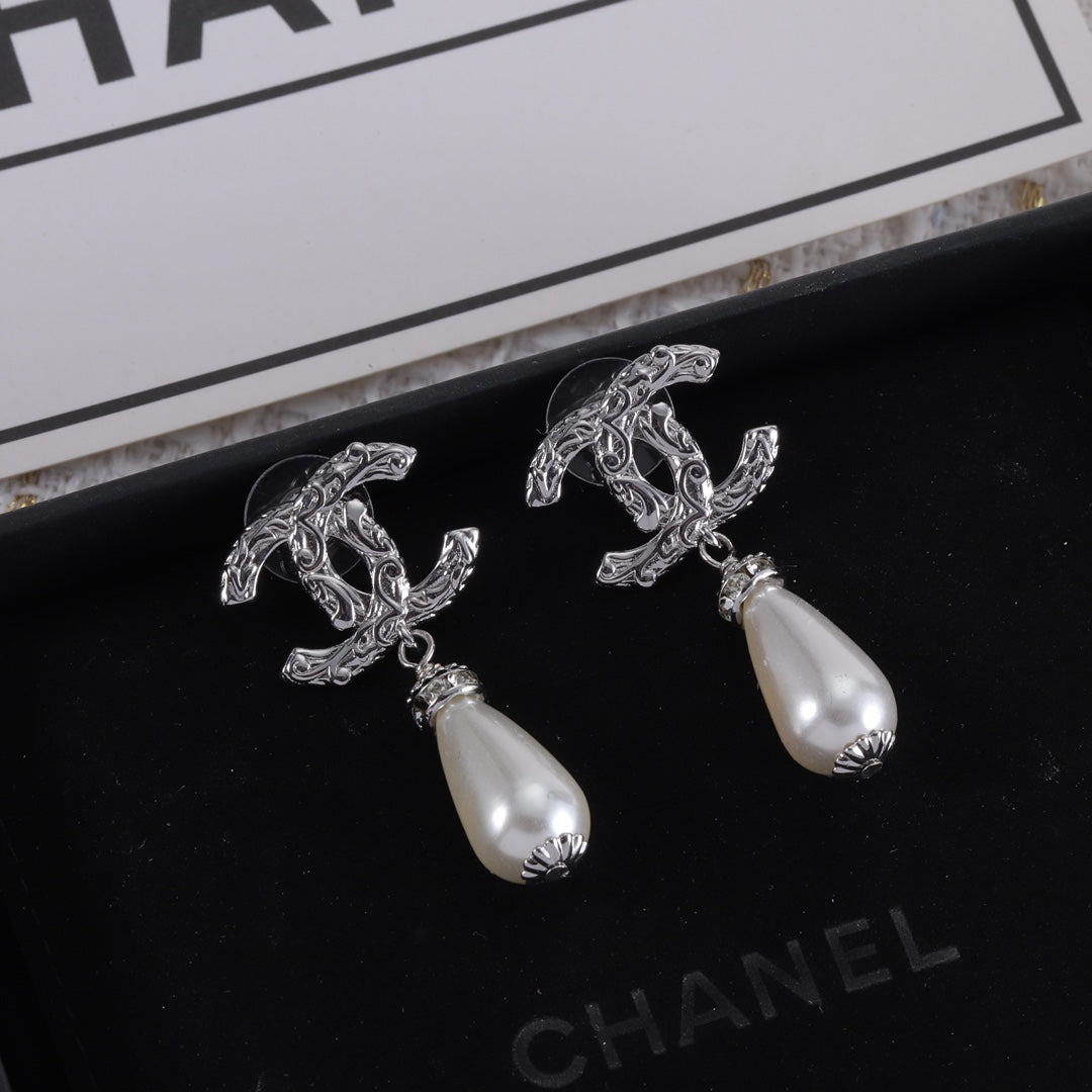 Pearl Dangle Earrings