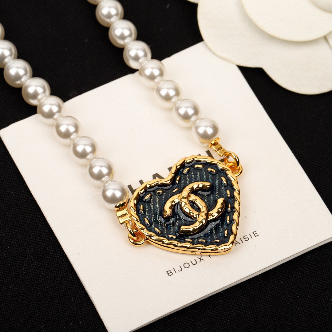 Sparkling Pearl Heart Chain