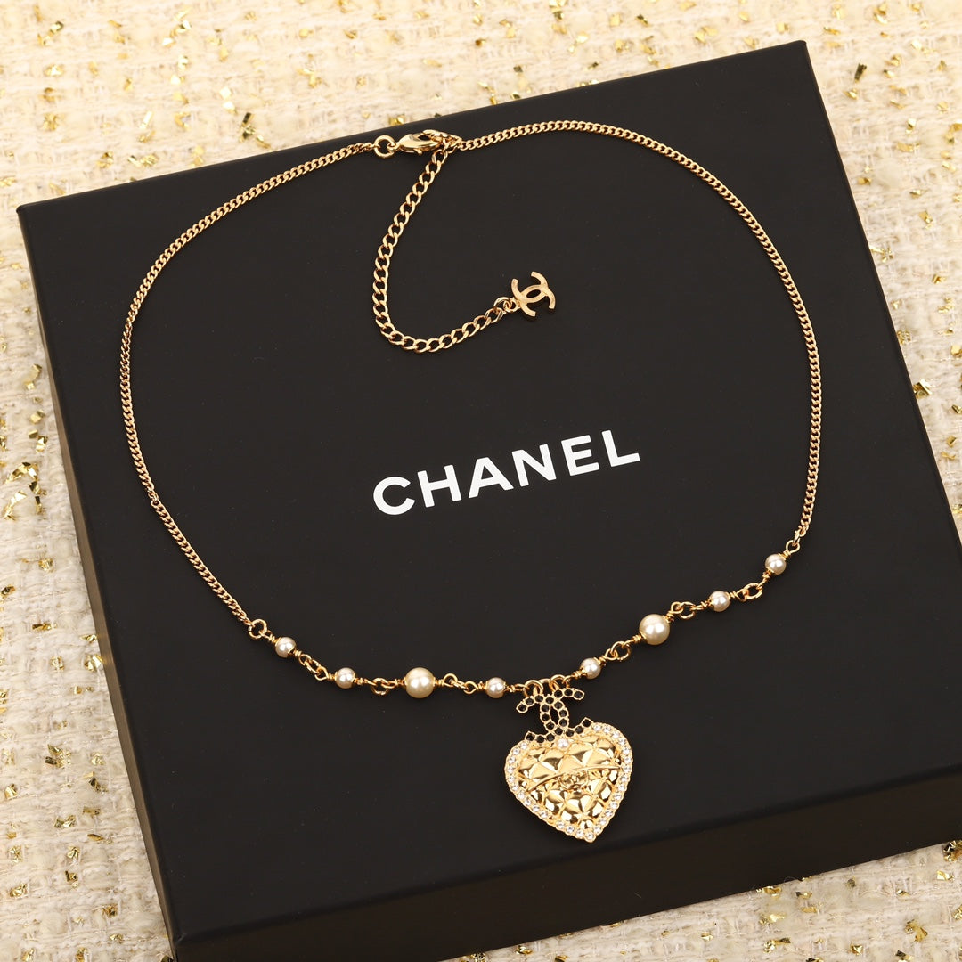 Elegant Pearl Love Chain