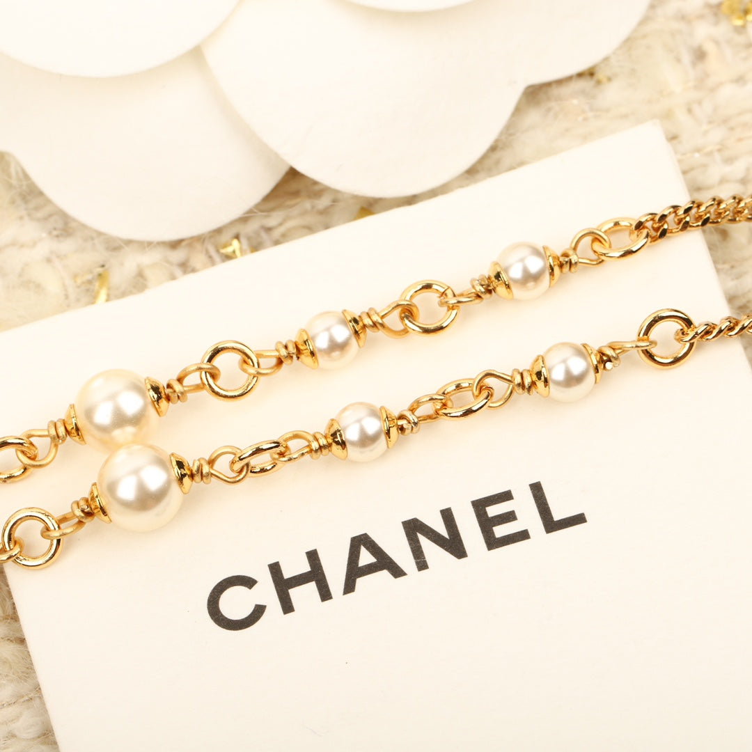 Elegant Pearl Love Chain