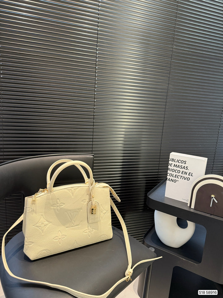 5-color monogrammed tote bag