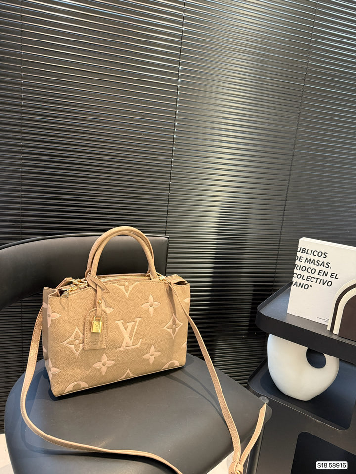 5-color monogrammed tote bag