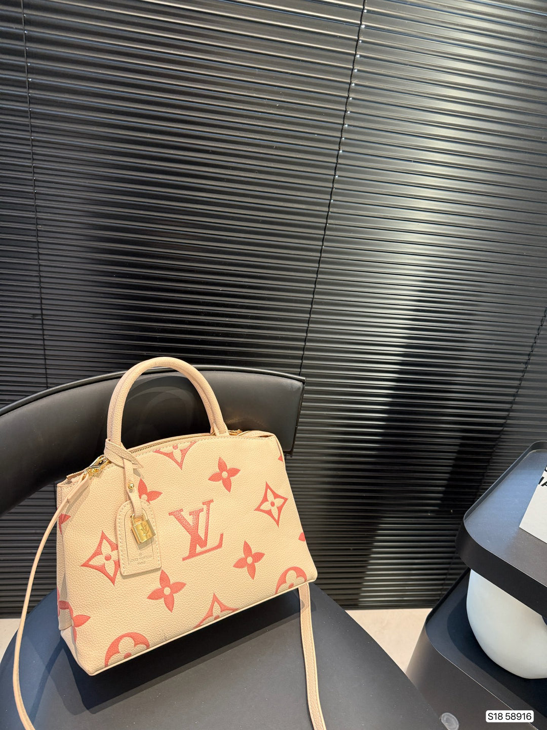 5-color monogrammed tote bag