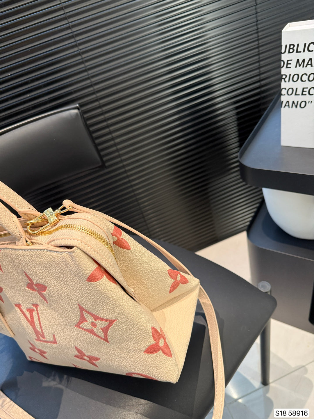 5-color monogrammed tote bag