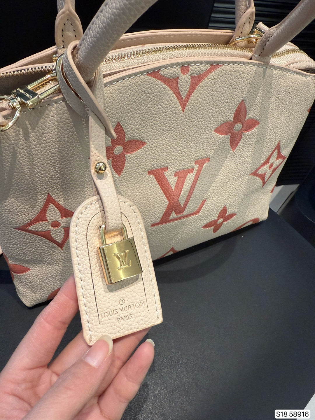 5-color monogrammed tote bag