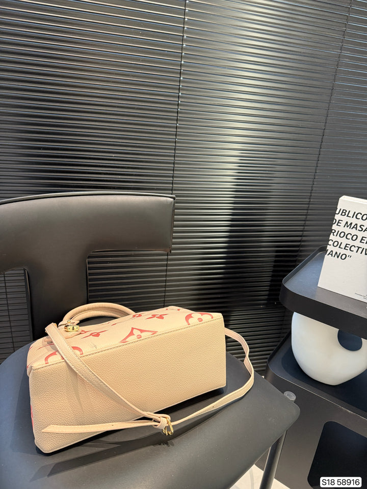 5-color monogrammed tote bag