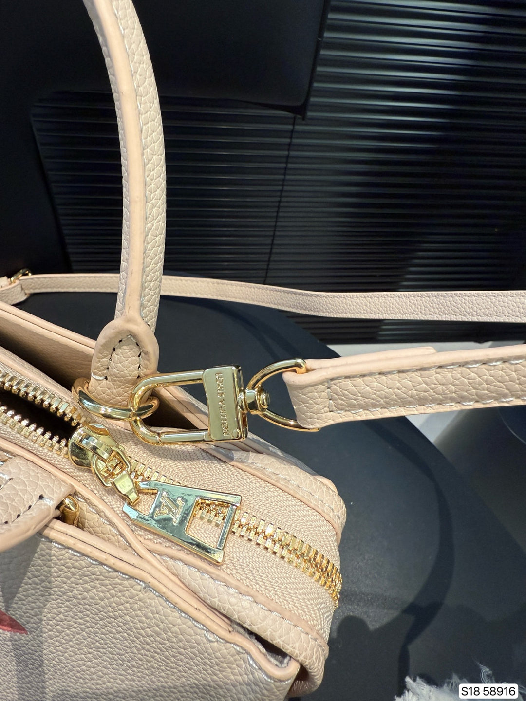 5-color monogrammed tote bag