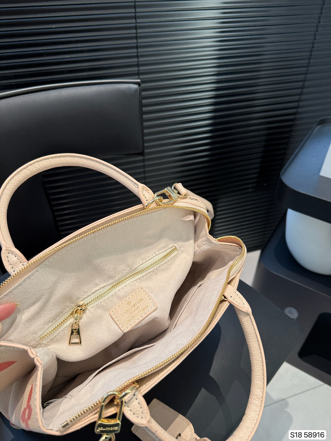 5-color monogrammed tote bag