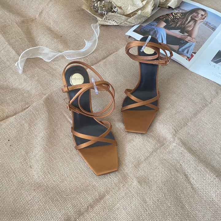 2025 Fashion New Letter Heeled Slippers