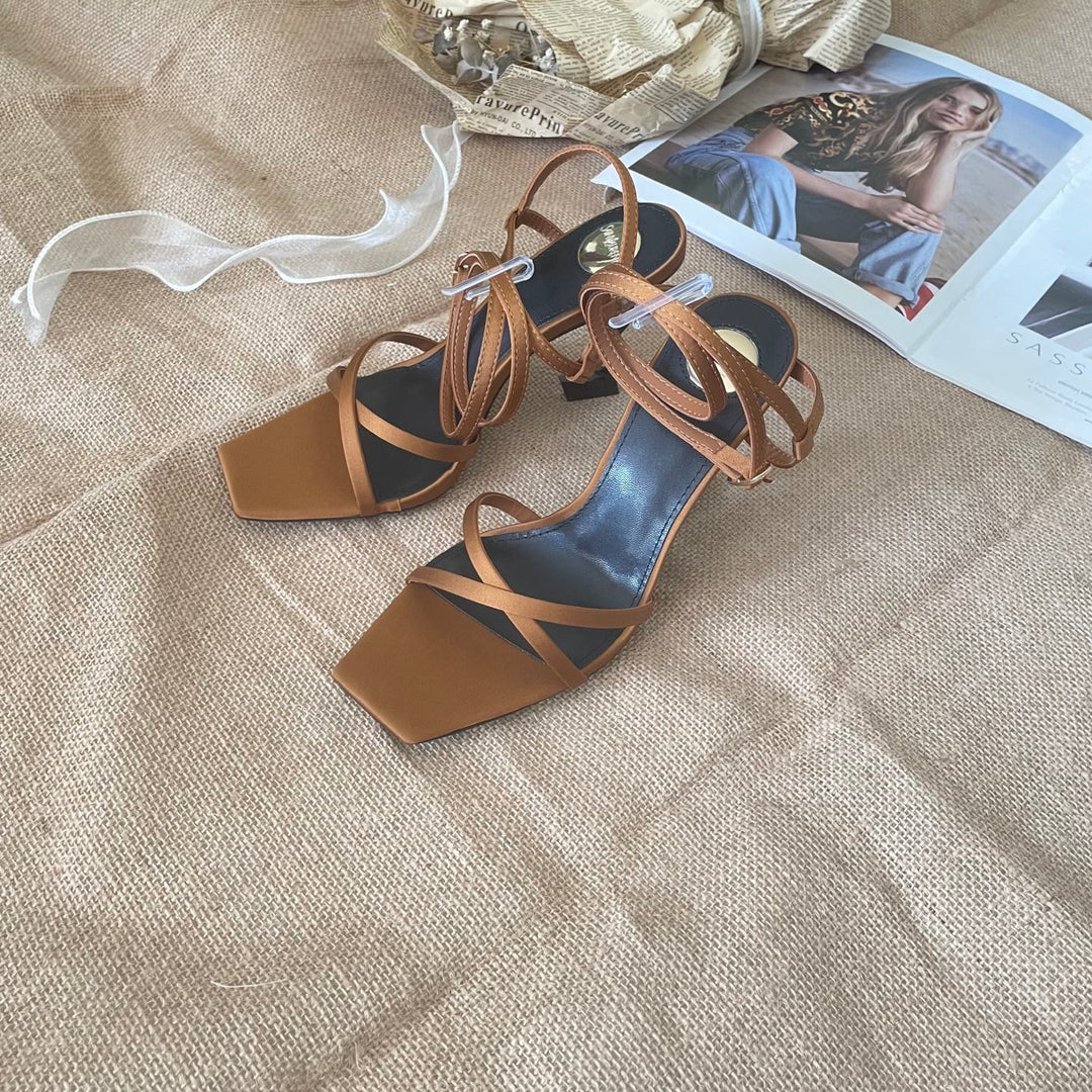 2025 Fashion New Letter Heeled Slippers