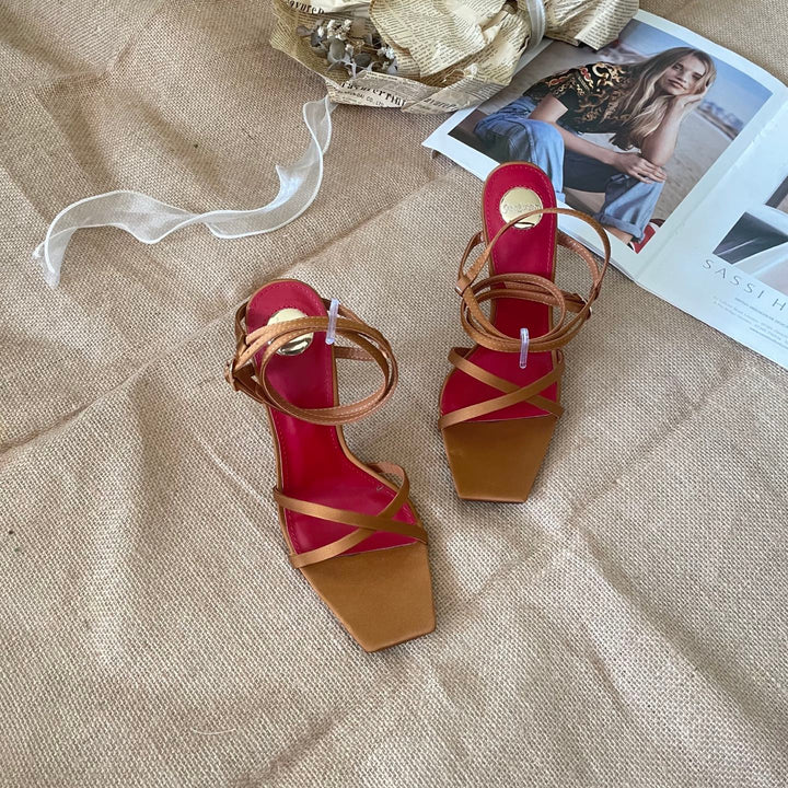 2025 Fashion New Letter Heeled Slippers