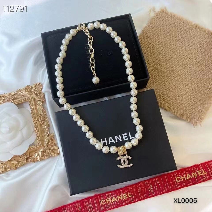 Elegant pearl chain charm