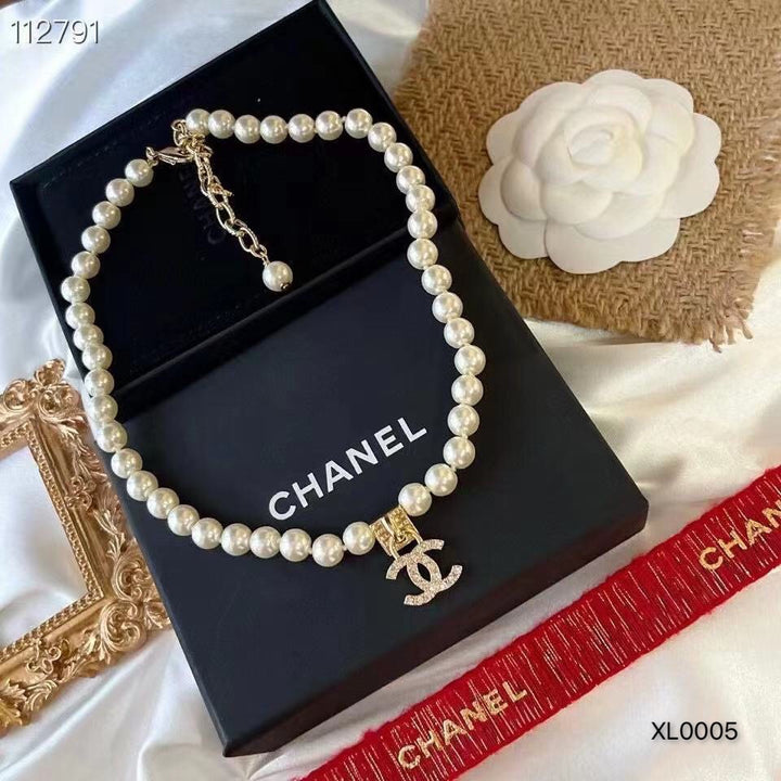 Elegant pearl chain charm