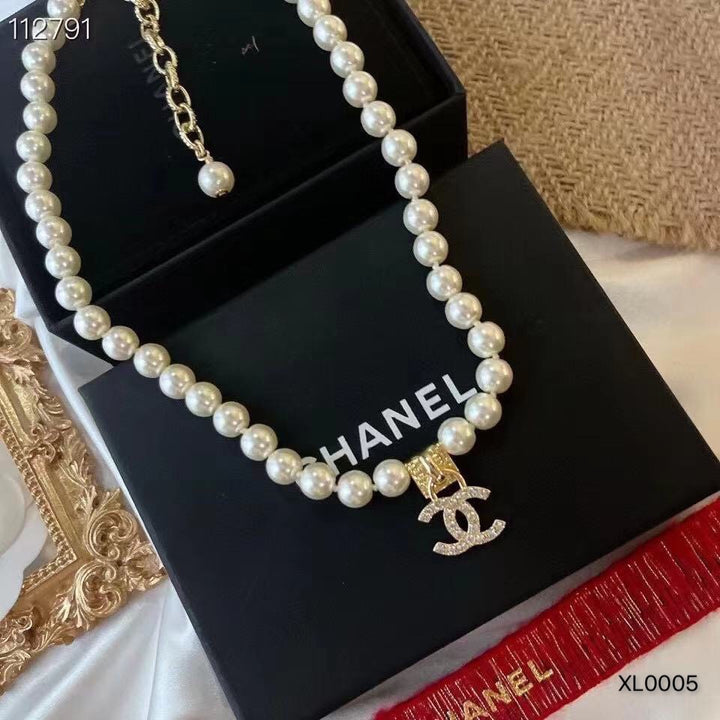Elegant pearl chain charm