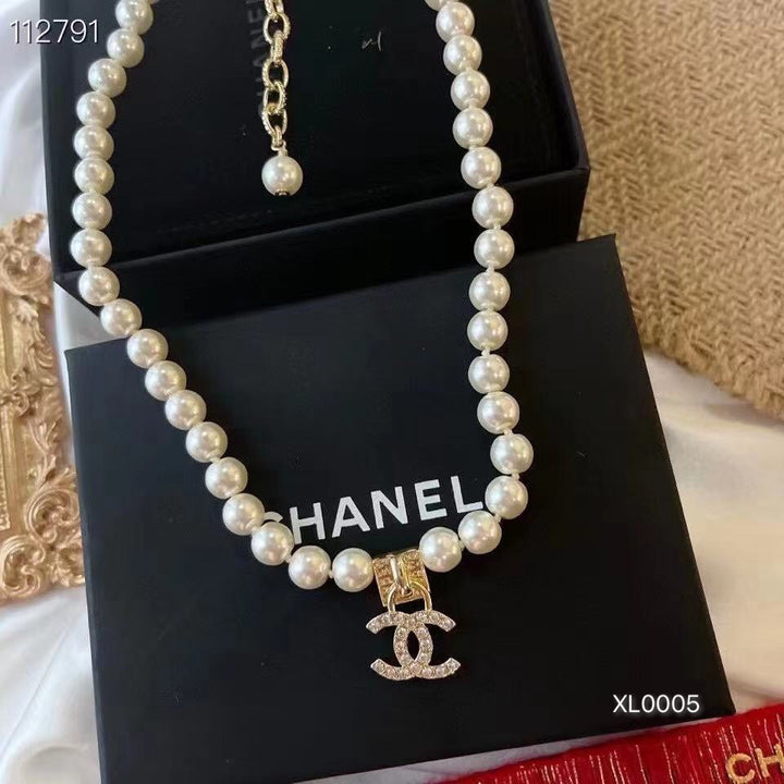 Elegant pearl chain charm