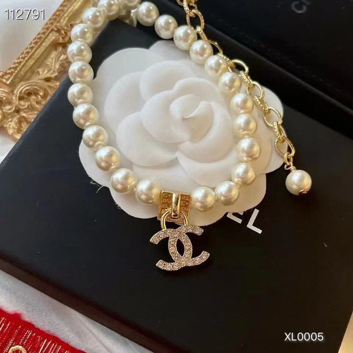 Elegant pearl chain charm