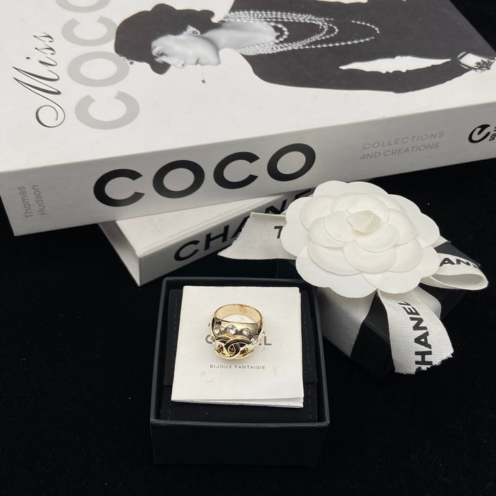 Round Double C Diamond Ring