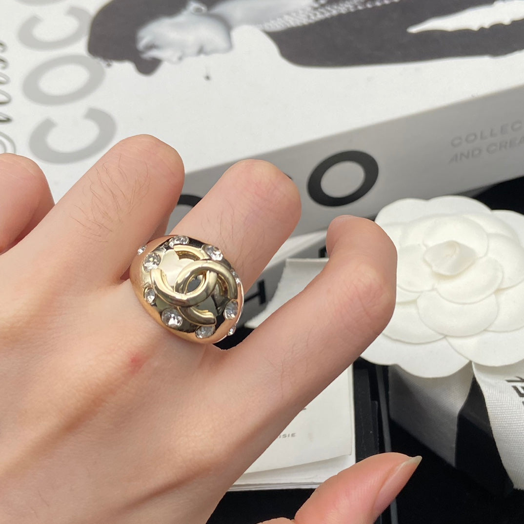 Round Double C Diamond Ring