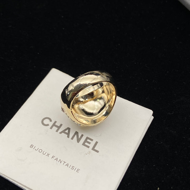 Round Double C Diamond Ring