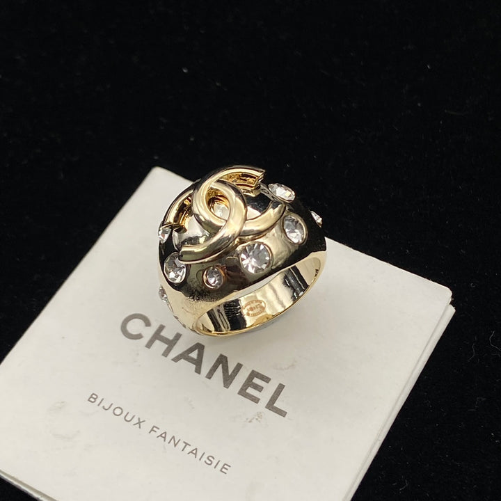 Round Double C Diamond Ring